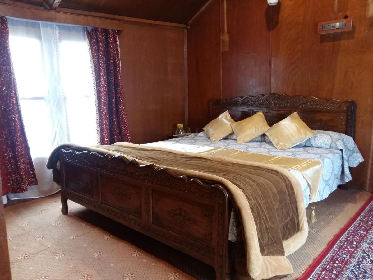 Srīnagar Houseboat Moon Of Kashmir酒店 外观 照片