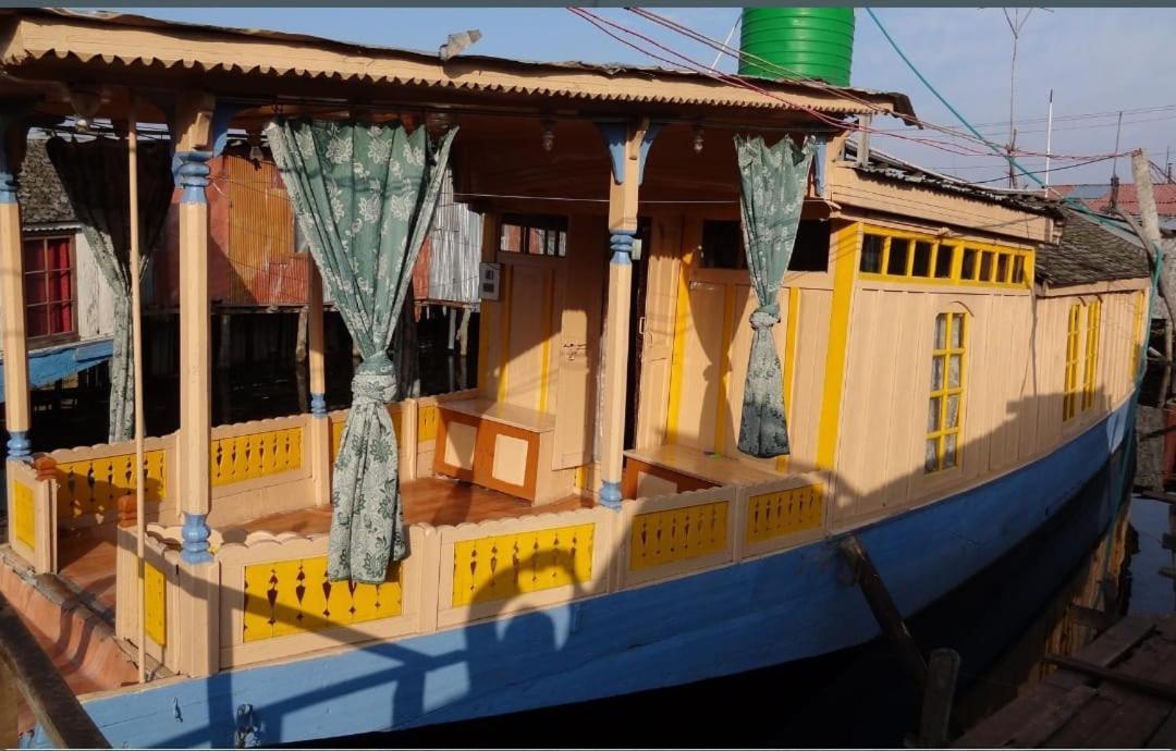 Srīnagar Houseboat Moon Of Kashmir酒店 外观 照片