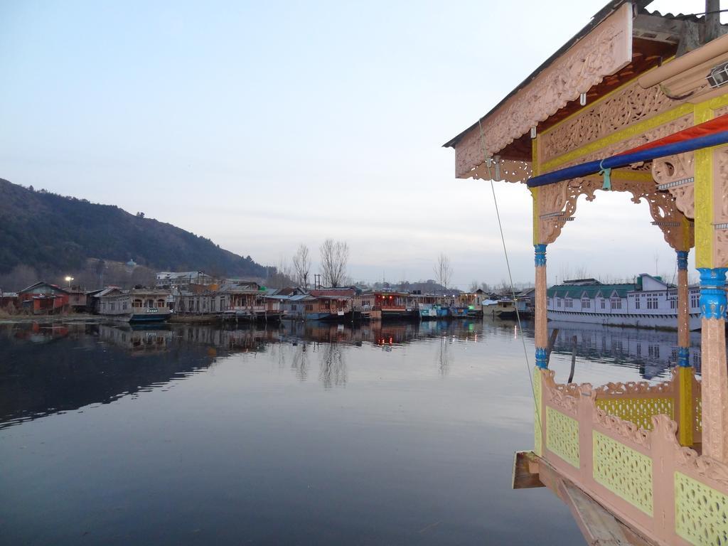 Srīnagar Houseboat Moon Of Kashmir酒店 外观 照片
