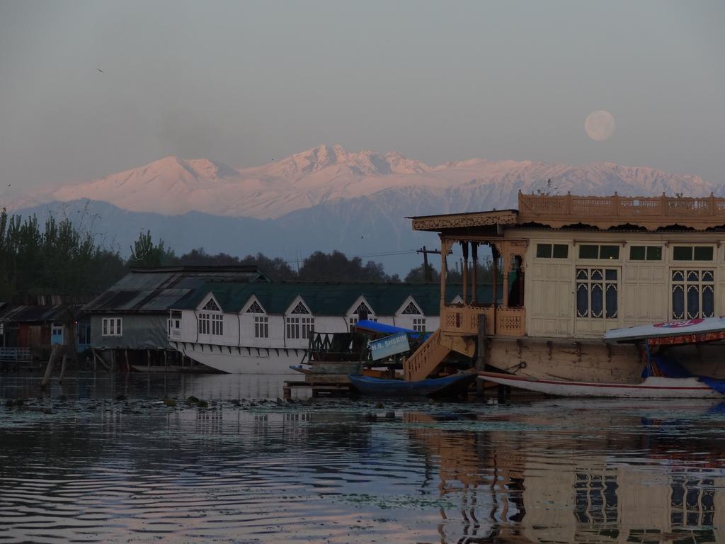 Srīnagar Houseboat Moon Of Kashmir酒店 外观 照片