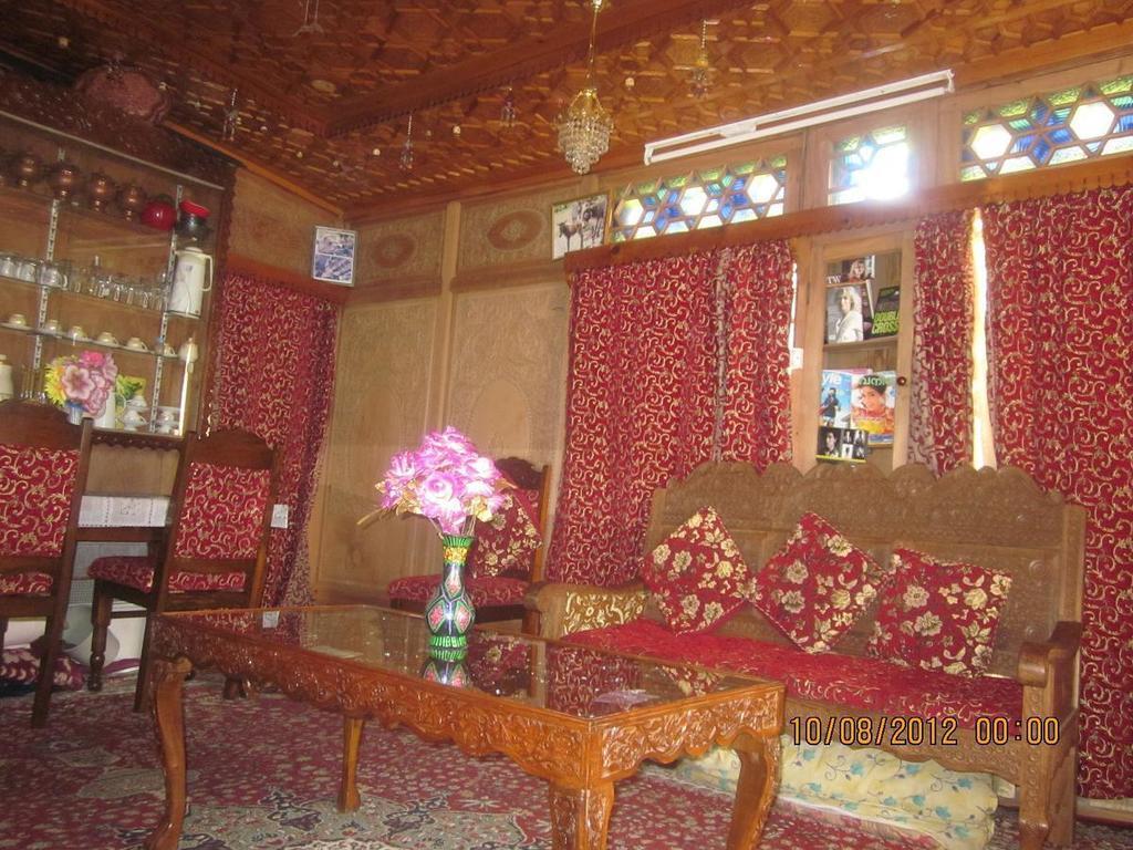 Srīnagar Houseboat Moon Of Kashmir酒店 外观 照片