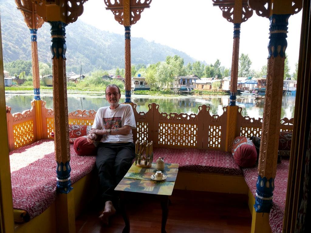 Srīnagar Houseboat Moon Of Kashmir酒店 外观 照片
