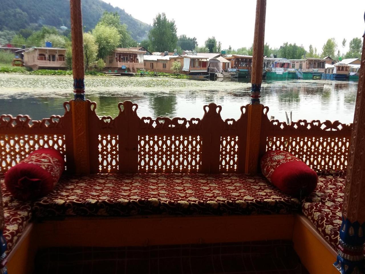 Srīnagar Houseboat Moon Of Kashmir酒店 外观 照片