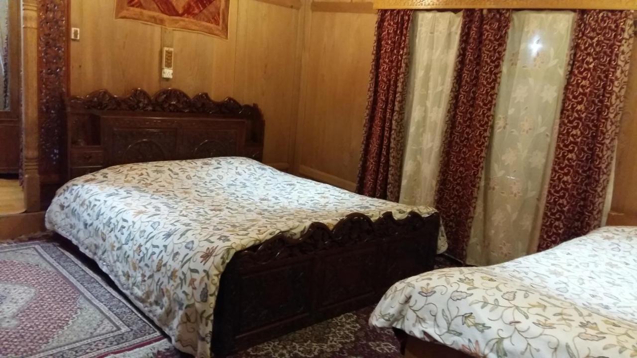 Srīnagar Houseboat Moon Of Kashmir酒店 外观 照片